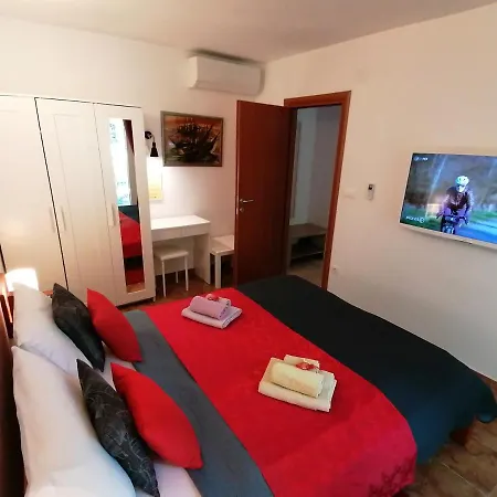 Apartment The Forest House Krk 1 Kras