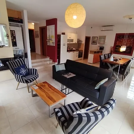 The Forest House Krk 1 דירה Kras
